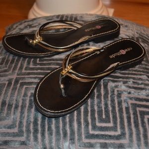 New Attitude black/silver/gold bronze flip flops 7